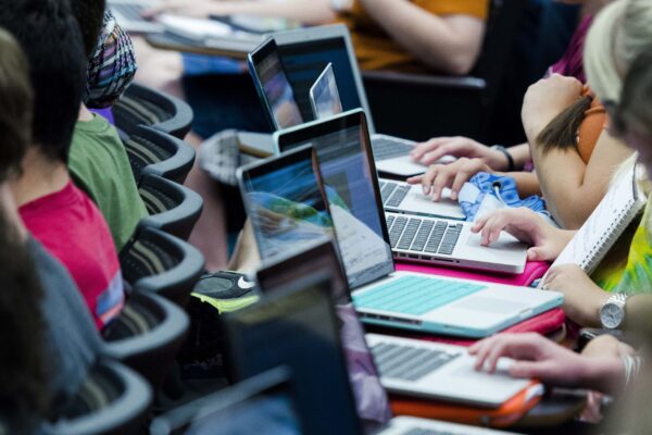 James Pennebaker and Sam Gosling teach psychology classes using new technologies, including online learning modules, daily online quizzes and real-time classroom online interaction. There were two classes photographed: The first is a class of 500 in Burdine Hall; the second is a class in the Sanchez Building consisted of 40 in-class students and an additional 1000 who were attending remotely (online) via video transmission over the internet. The remote students were able to ask questions and send in challenge responses in real time via the internet.